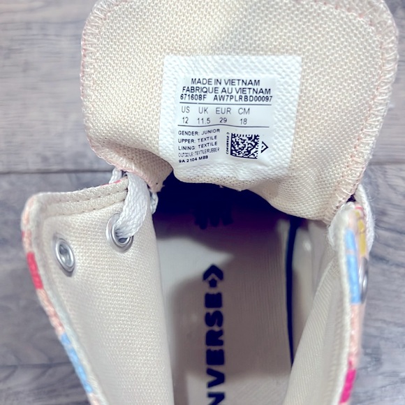 Converse 12 Girl shoes. - Picture 2 of 2